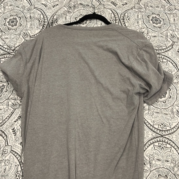 Quicksilver v neck t shirt - Picture 3 of 3